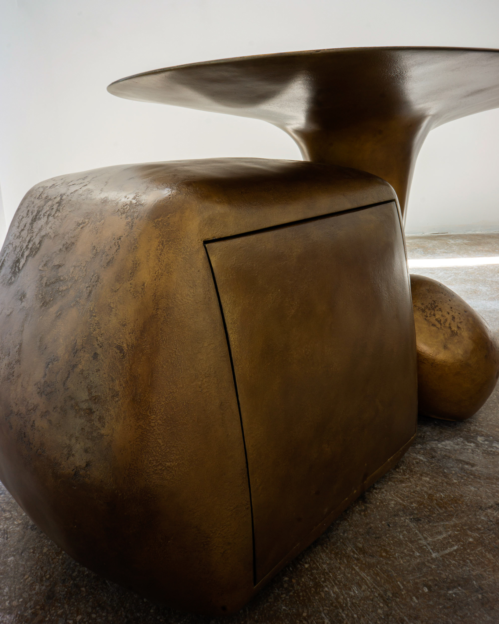 STUDIOTWENTYSEVEN • INFINITY DESK 01 BY EVA SZUMILAS