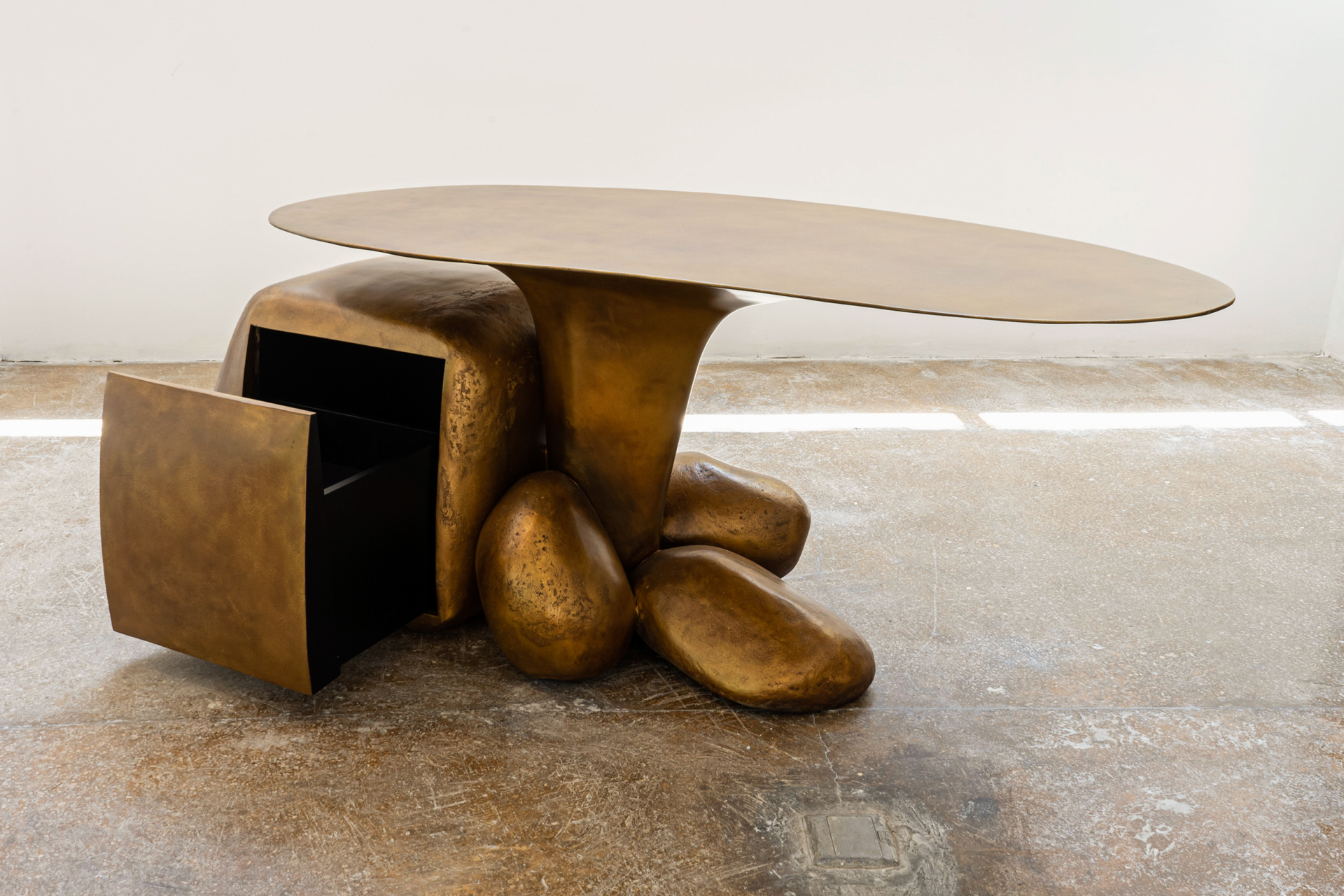 STUDIOTWENTYSEVEN • INFINITY DESK 01 BY EVA SZUMILAS